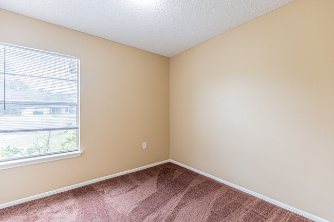 Building Photo - 14719 Highland Peak