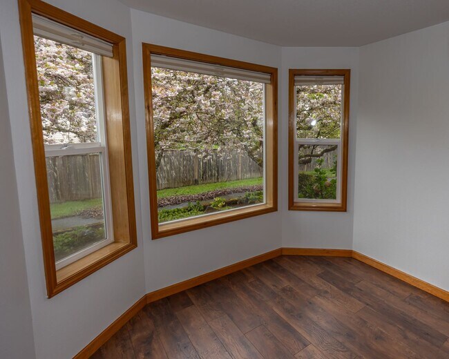 Building Photo - One Level Home - Three Bedroom + Bonus with AC / Beautiful Yard!