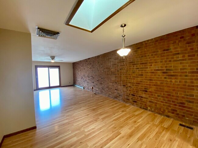 Building Photo - 2302 Cartier Dr