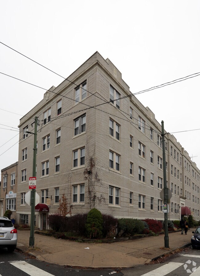 Building Photo - Greenzang Apartments
