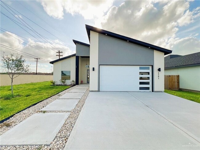 Primary Photo - 14 N Woody Rd
