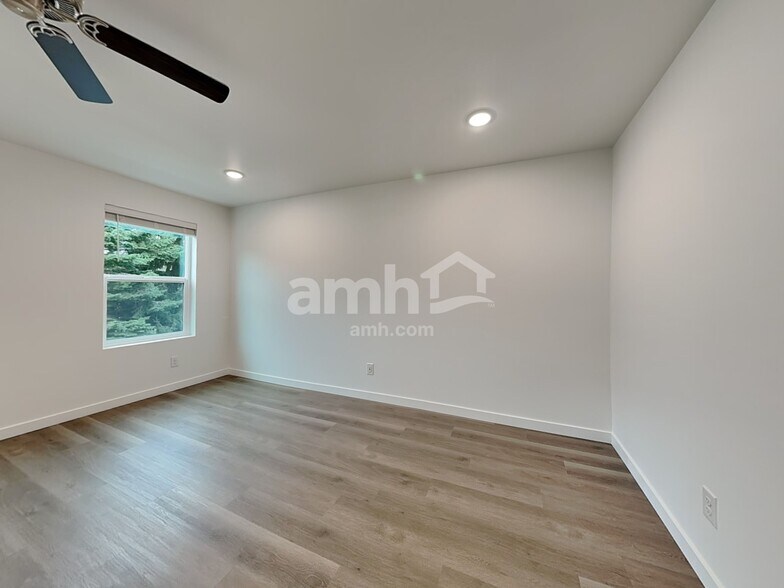 Building Photo - 5125 Turnstone St SE