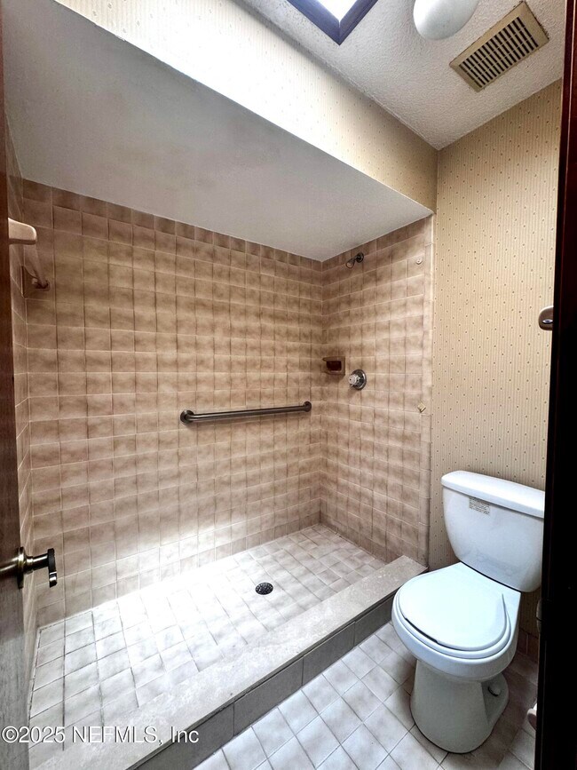 Building Photo - 8167 Sable Woods Dr N