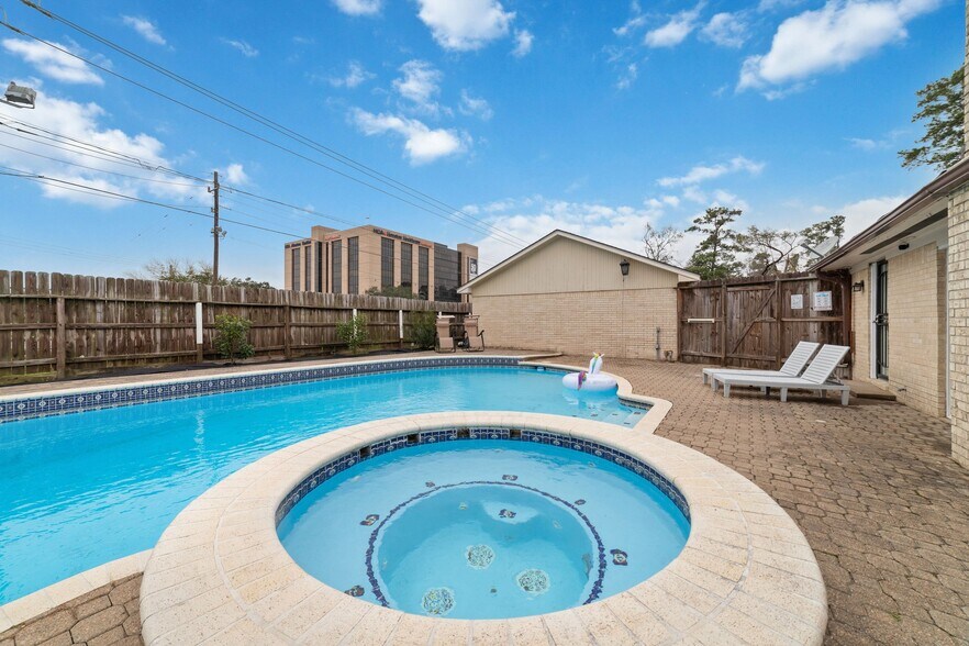 Building Photo - 17403 Mossforest Dr
