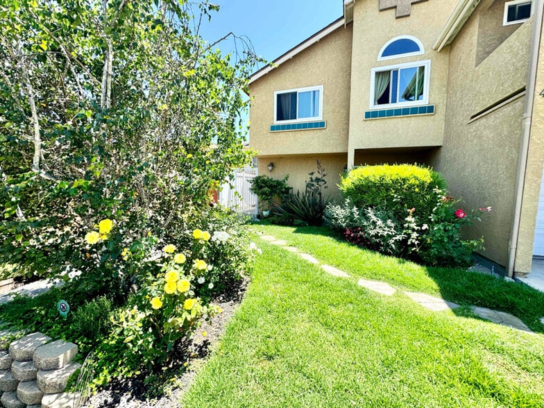 Building Photo - 4377 Wilson Ave