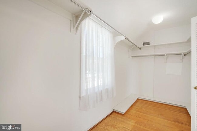 Building Photo - 513 Cathedral Dr