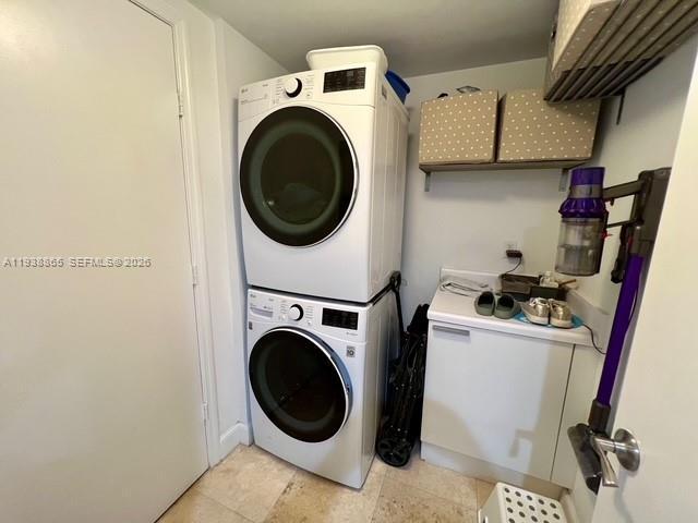 Building Photo - 14951 Royal Oaks Ln