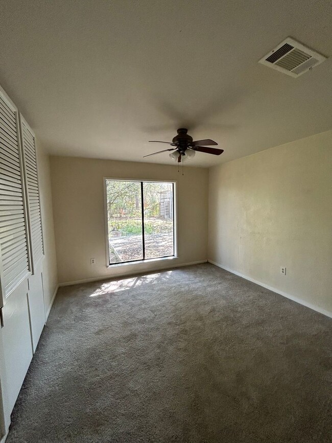Building Photo - Century21Rental