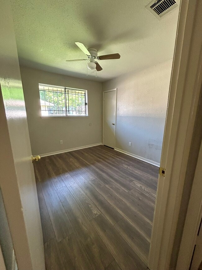 Building Photo - 7223 Valmont Dr