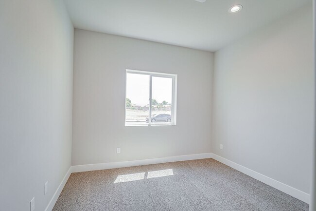 Building Photo - 5216 Hawkwatch Ln