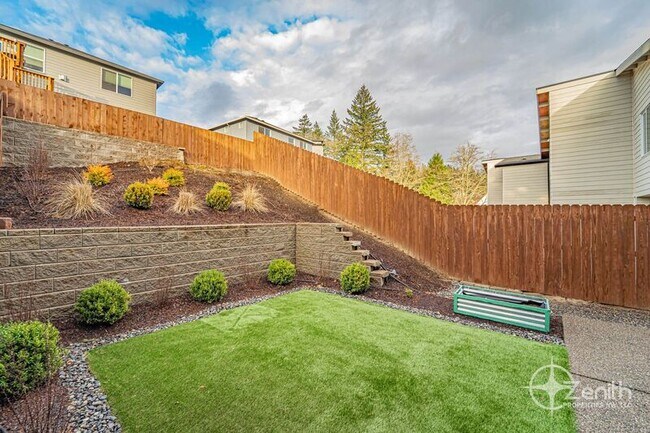 Building Photo - 2375 N R St