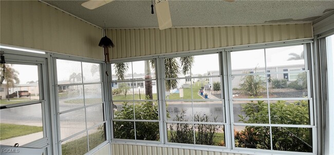 Building Photo - 233 Rainbow Dr