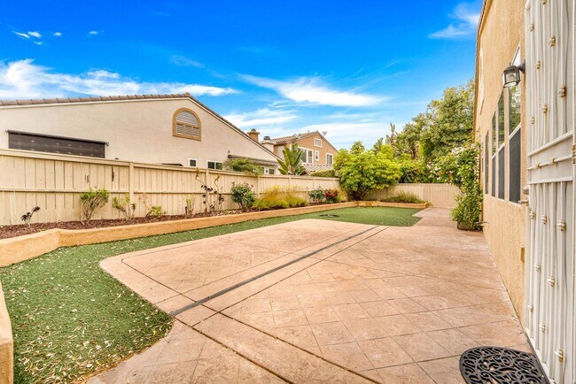 Building Photo - Beautiful & Spacious Single Level Eastlake...