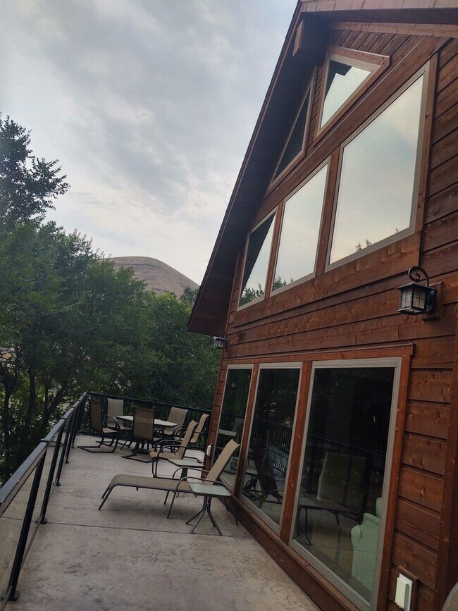 Building Photo - Custom Built Home on the Clearwater River - 20 minutes from Lewiston, ID