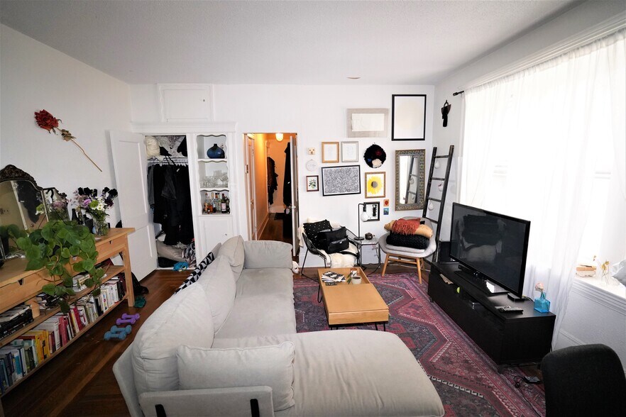 Building Photo - 1872 Commonwealth Ave