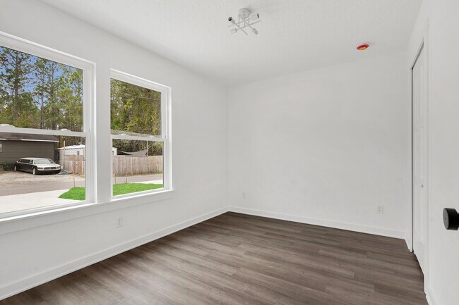 Building Photo - 980 W 9th St