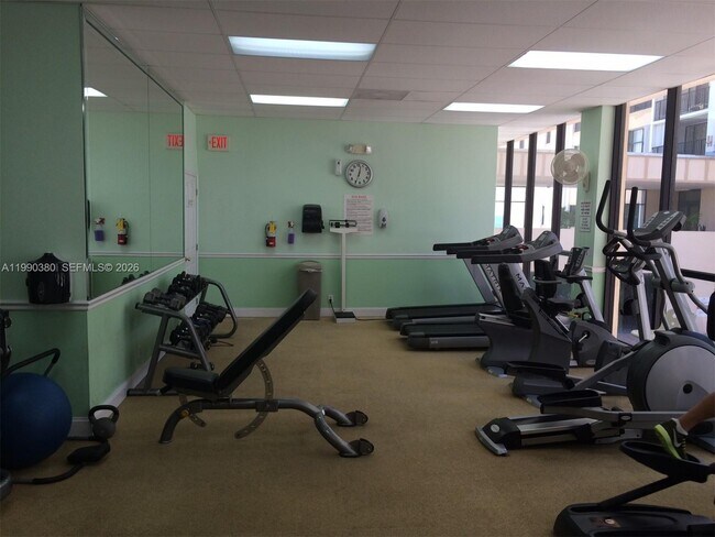 Building Photo - 2201 S Ocean Dr