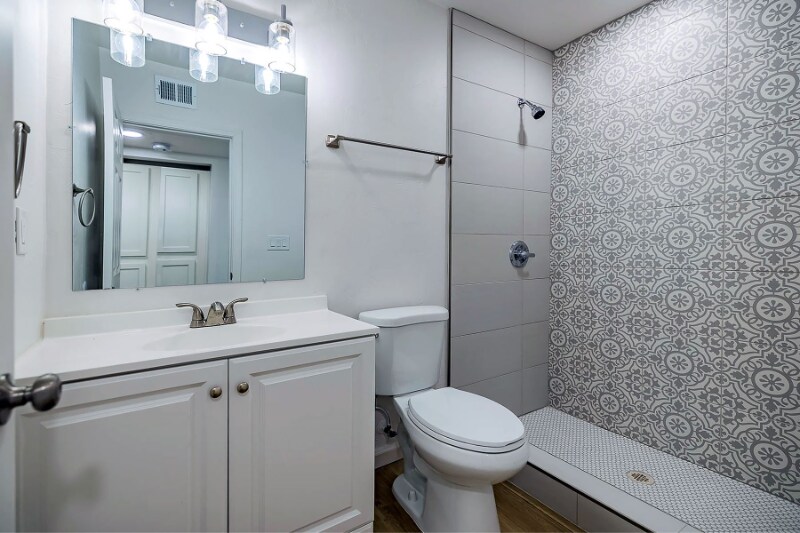 Building Photo - 948 E Waverly St