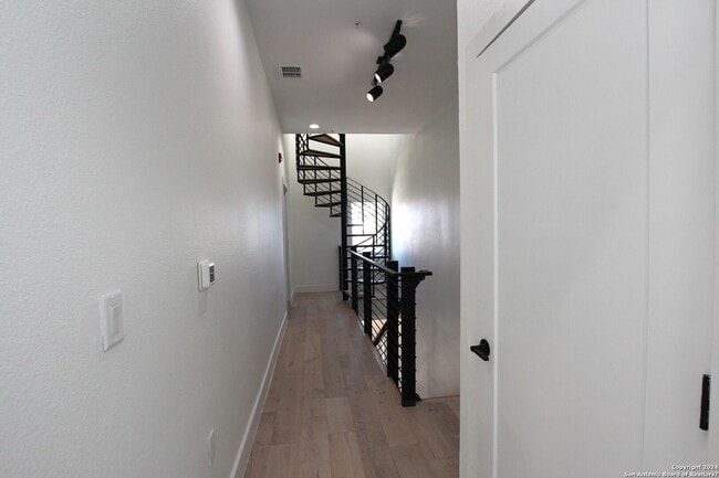 Building Photo - 203 Paschal St
