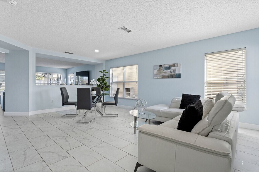 Building Photo - 642 Elderberry Dr