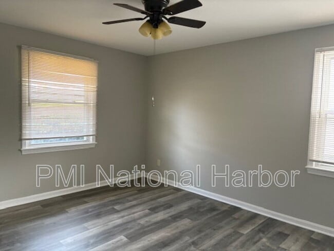 Building Photo - 1235 Chaplin St SE