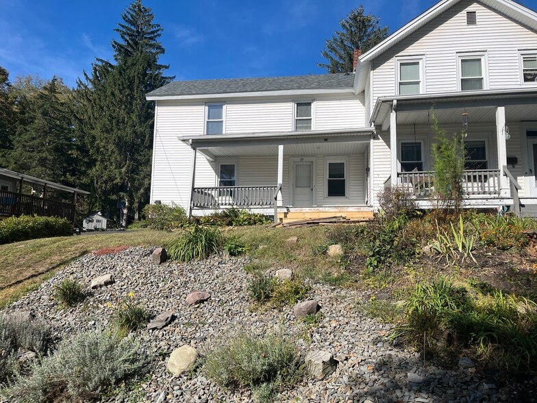 front yard - 29 Putnam St