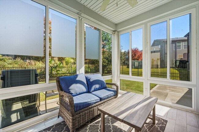 Building Photo - Stylish, Energy-Efficient 3 Bed/2.5 Bath H...