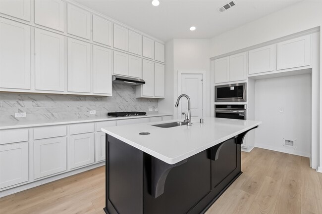 Building Photo - 16739 Lake Austin St