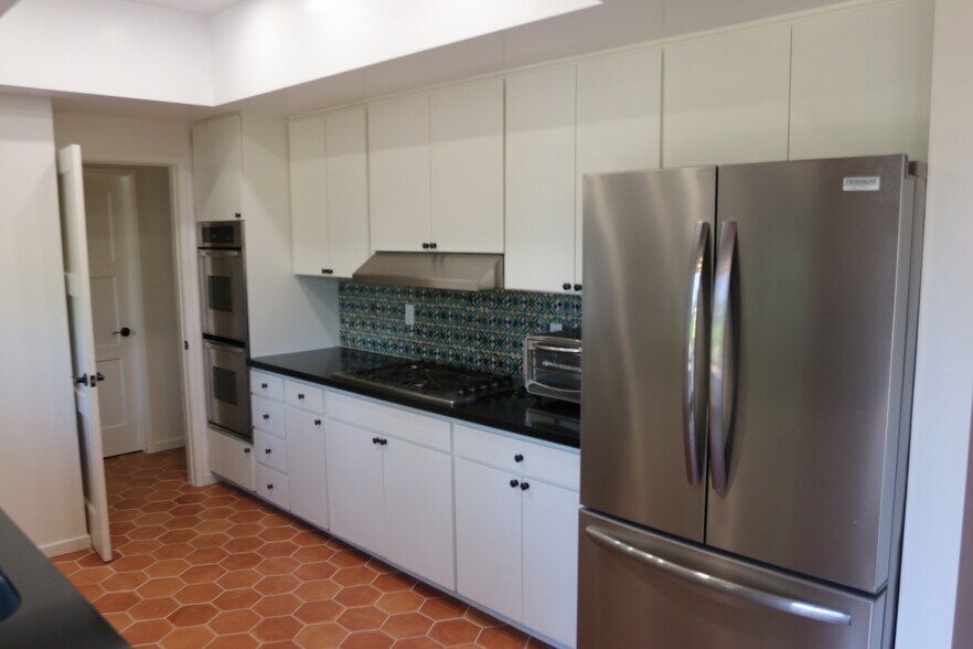 Building Photo - 321 N Las Casas Ave