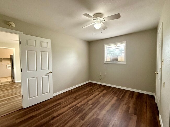 Building Photo - 204 N 16th Ave