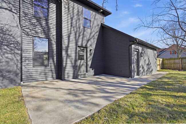Building Photo - 4403 Glen Eagle Dr