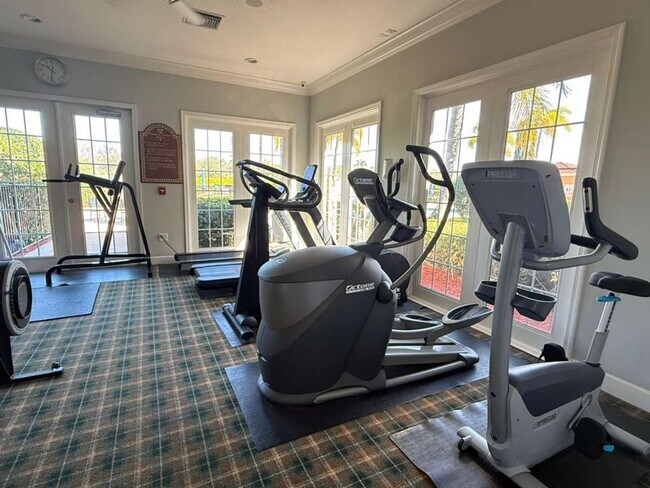 Building Photo - Remodeled, Move-In Ready 3-Bedroom Condo in Prime Naples Location