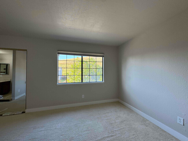 Building Photo - 526 Azores Cir