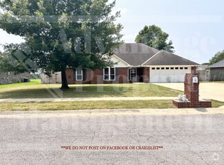 Building Photo - 8 Mockingbird Dr