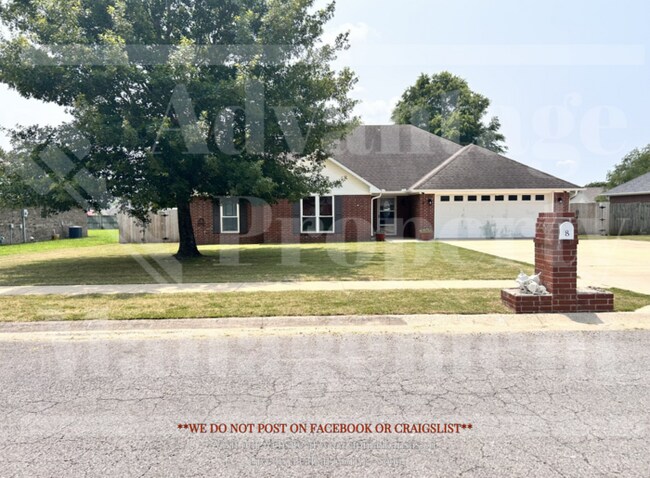Primary Photo - 8 Mockingbird Dr