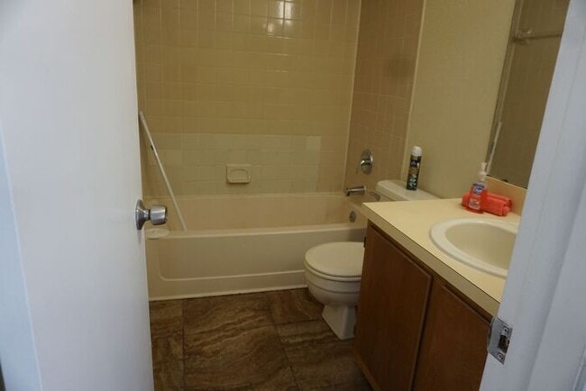 Building Photo - 2 Bedroom / 2 Bath townhouse close to NAS and interstate 95