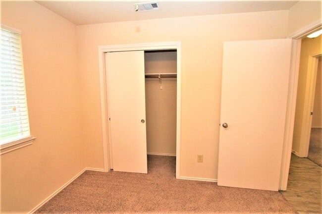 Building Photo - 605 Elder Way