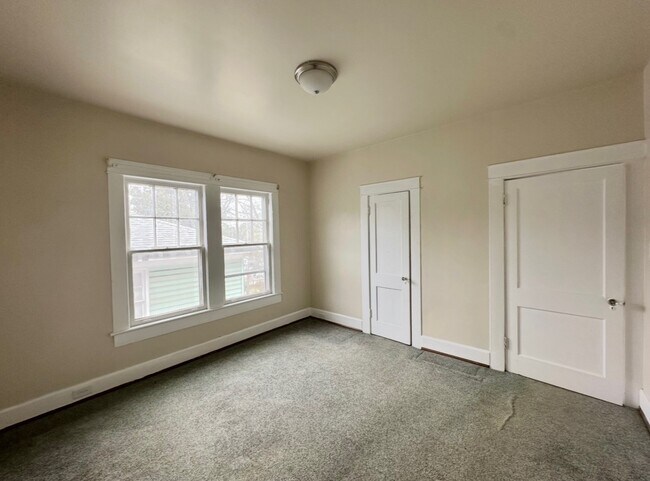 Building Photo - 1532 Graymont Ave W