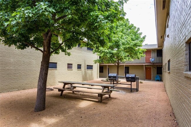 Building Photo - 404 Andrews Ave