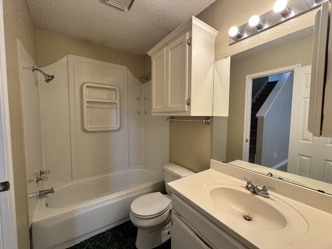 Building Photo - 2141 Redwing Way