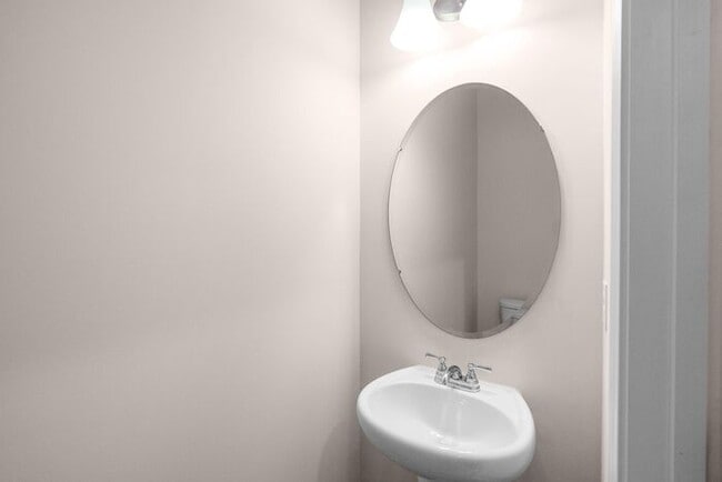 Building Photo - Beautiful Brand New 3 Bedroom 2.5 Bath Townhome in Hickory Glen!