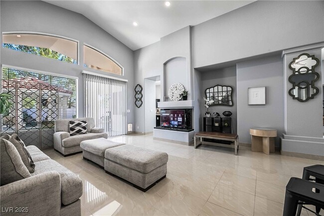 Building Photo - 1400 Castle Crest Dr