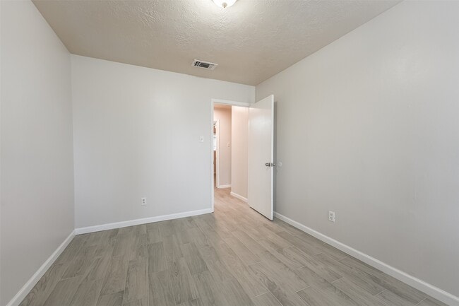 Building Photo - 15222 Wickbriar Dr