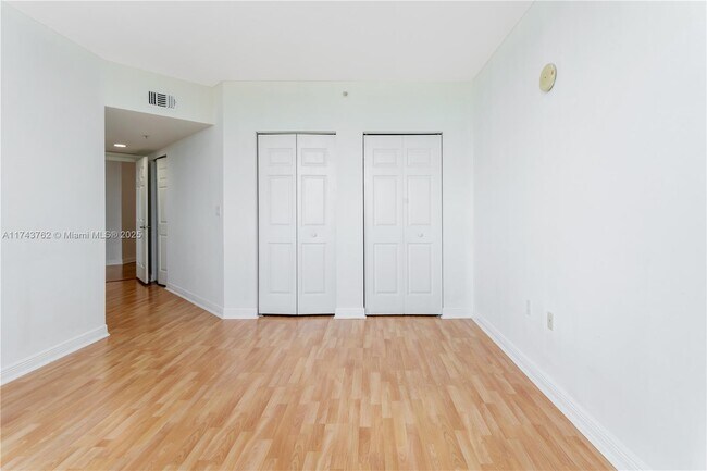Building Photo - 1755 E Hallandale Beach Blvd