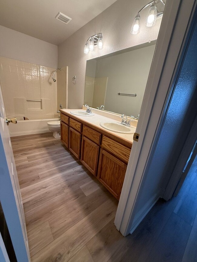 Building Photo - Prime Location 3 Bed 2 Bath Updated Home!