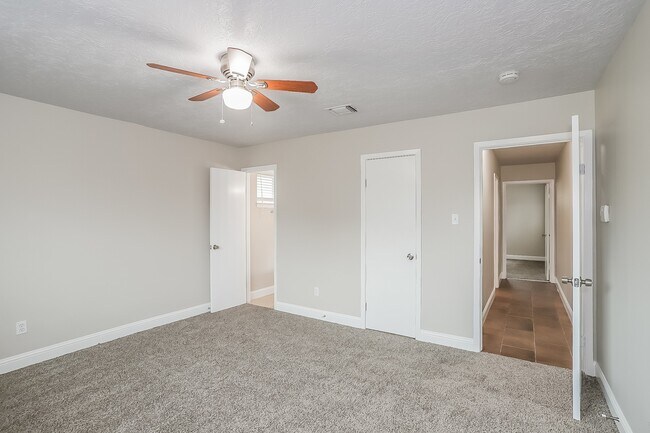 Building Photo - 10819 Sagewind Dr