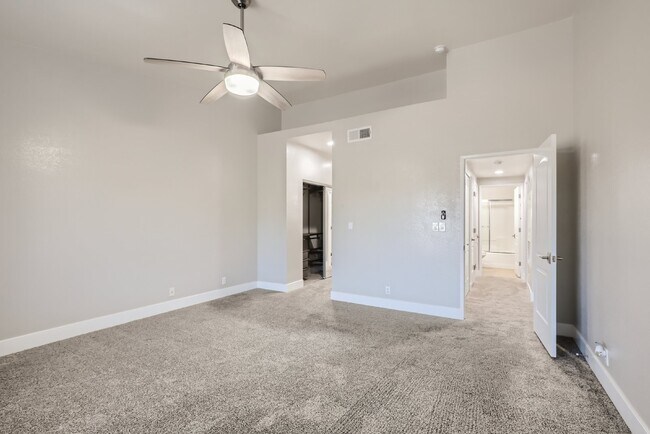 Building Photo - Discover this spacious and well-appointed 2-bedroom + office/den, 2-bath condo located in the hig...