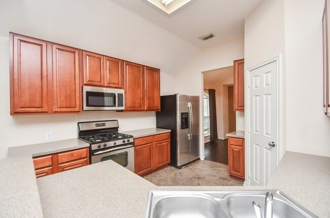 Building Photo - 9004 Sunrise Trail