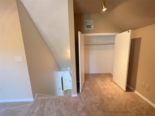 Building Photo - 11800 Kingsridge Terrace