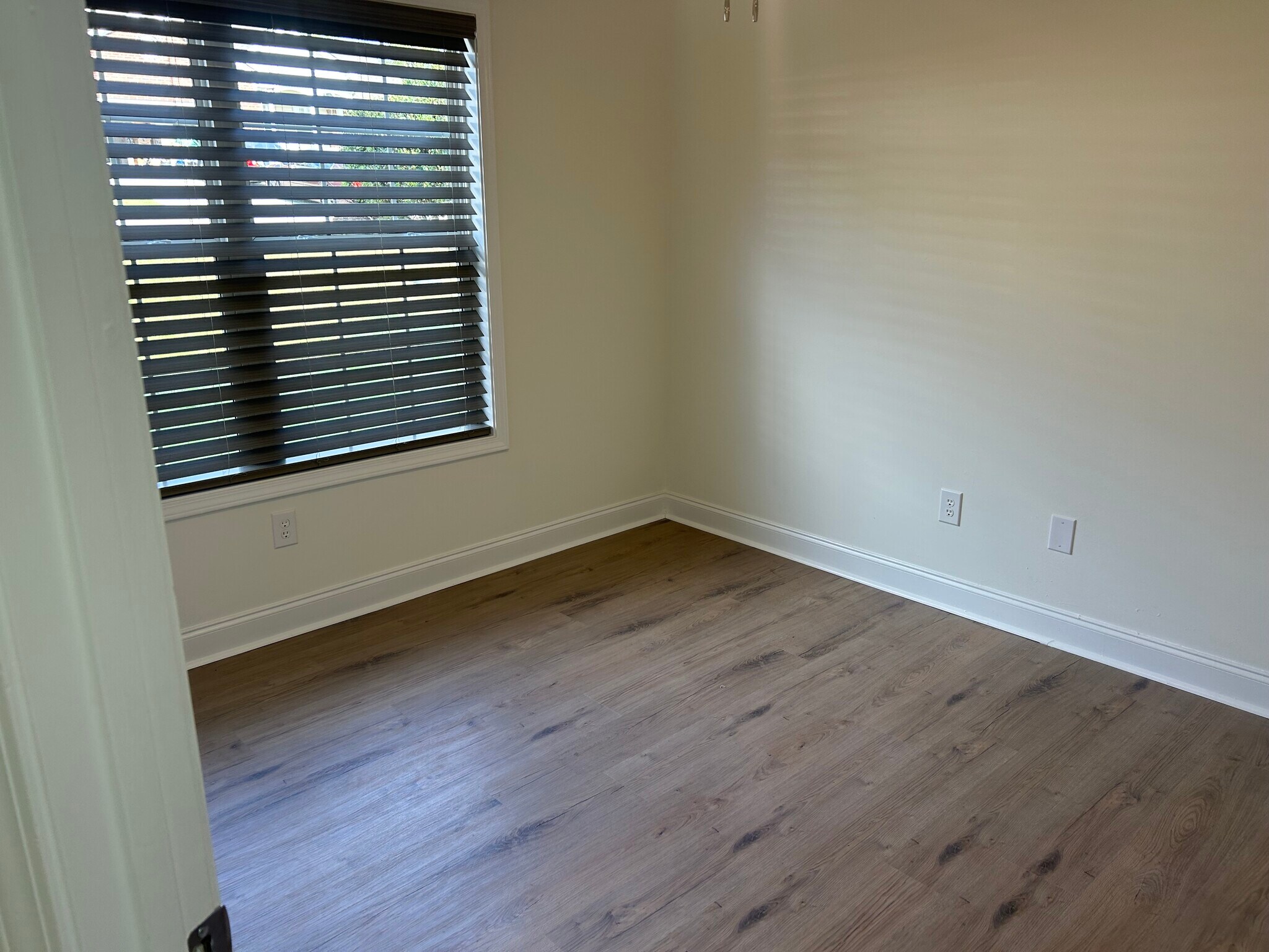 Building Photo - 151 Whispering Glen Cir